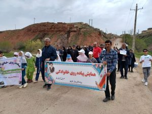 پیاده روی خانوادگی در روستای یارعزیز تکاب برگزار شد
