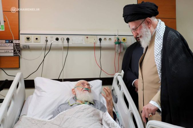 عیادت رهبر معظم انقلاب از آیت الله نوری همدانی عیادت رهبر معظم انقلاب از آیت الله نوری همدانی