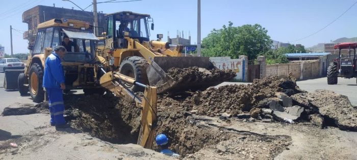 رفع شکستگی خط انتقال آب شهر محمودآباد شاهین دژ رفع شکستگی خط انتقال آب شهر محمودآباد شاهین دژ