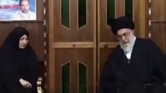 لحظاتی از حضور رهبر معظم انقلاب در منزل شهید علی‌محمدی + فیلم