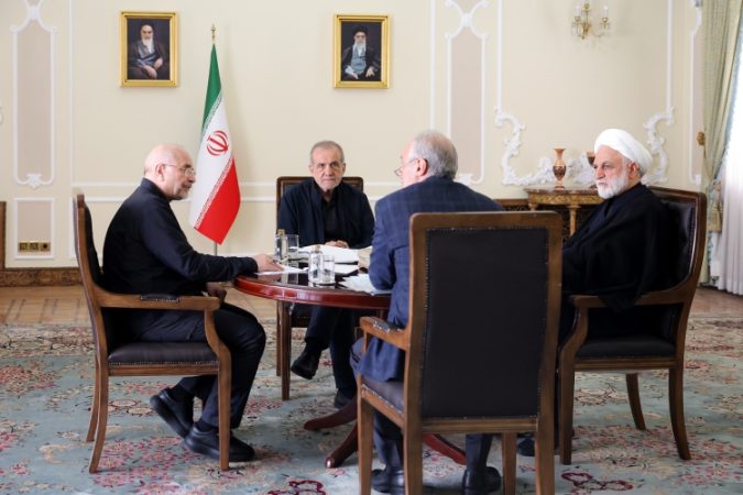 برگزاری جلسه سران قوا به میزبانی رئیس جمهور برگزاری جلسه سران قوا به میزبانی رئیس جمهور