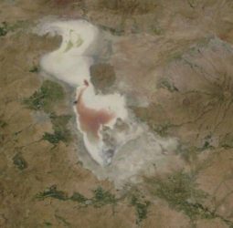 احتمال خشکی کامل دریاچه ارومیه تا آخر تابستان