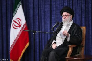 ملت با جهت‌گیری‌های گوناگون سیاسی و وزن متفاوت مذهبی پای ایران عزیز ایستاد