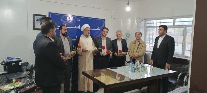 دیدار و تجلیل از شوراهای اسلامی شهر کشاورز دیدار و تجلیل از شوراهای اسلامی شهر کشاورز