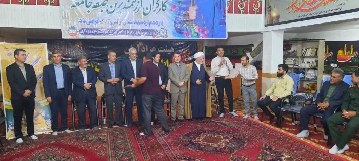 تجلیل از کارگران شهرداری محمودآباد بمناسبت هفته کار و کارگر تجلیل از کارگران شهرداری محمودآباد بمناسبت هفته کار و کارگر