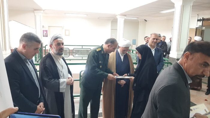 تجلیل از هنرمندان و اساتید خطاطی شاهین دژ تجلیل از هنرمندان و اساتید خطاطی شاهین دژ