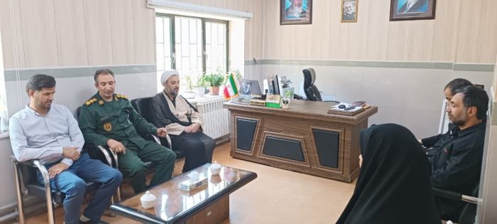 حضور فرمانده ناحیه مقاومت بسیج سپاه شاهیندژ در اداره بهزیستی به مناسبت هفته بهزیستی حضور فرمانده ناحیه مقاومت بسیج سپاه شاهیندژ در اداره بهزیستی به مناسبت هفته بهزیستی