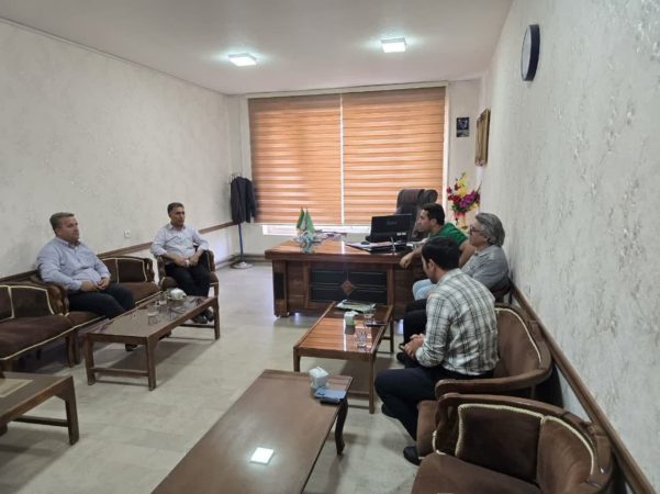 نشست مشترک مدیر جهاد کشاورزی با سرمایه گذاران برای تقویت تعاونیهای روستایی و عشایری نشست مشترک مدیر جهاد کشاورزی با سرمایه گذاران برای تقویت تعاونیهای روستایی و عشایری