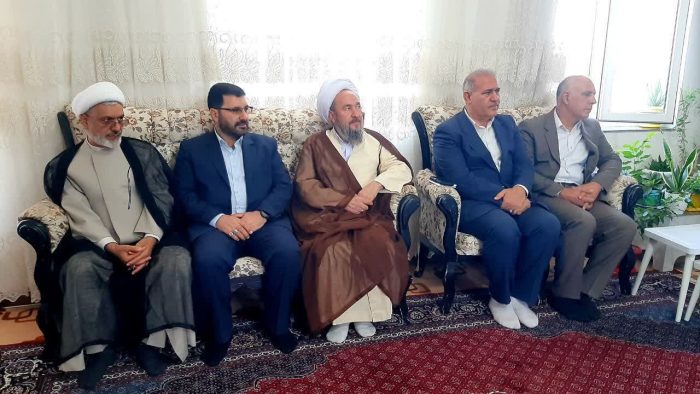 دیدار با خانواده معزز شهید مهدی فیضیان دیدار با خانواده معزز شهید مهدی فیضیان