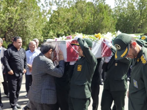 تشییع پیکر یکی از شهدای حملات رژیم صهیونیستی در شاهین دژ تشییع پیکر یکی از شهدای حملات رژیم صهیونیستی در شاهین دژ