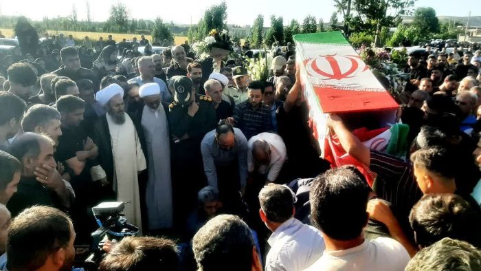 تشییع پیکر شهید مدافع وطن در شهر کشاورز تشییع پیکر شهید مدافع وطن در شهر کشاورز