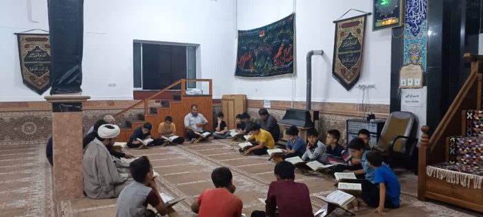 برگزاری محفل هفتگی انس با قرآن در کانون فرهنگی هنری جوانان فاطمیه شاهیندژ برگزاری محفل هفتگی انس با قرآن در کانون فرهنگی هنری جوانان فاطمیه شاهیندژ
